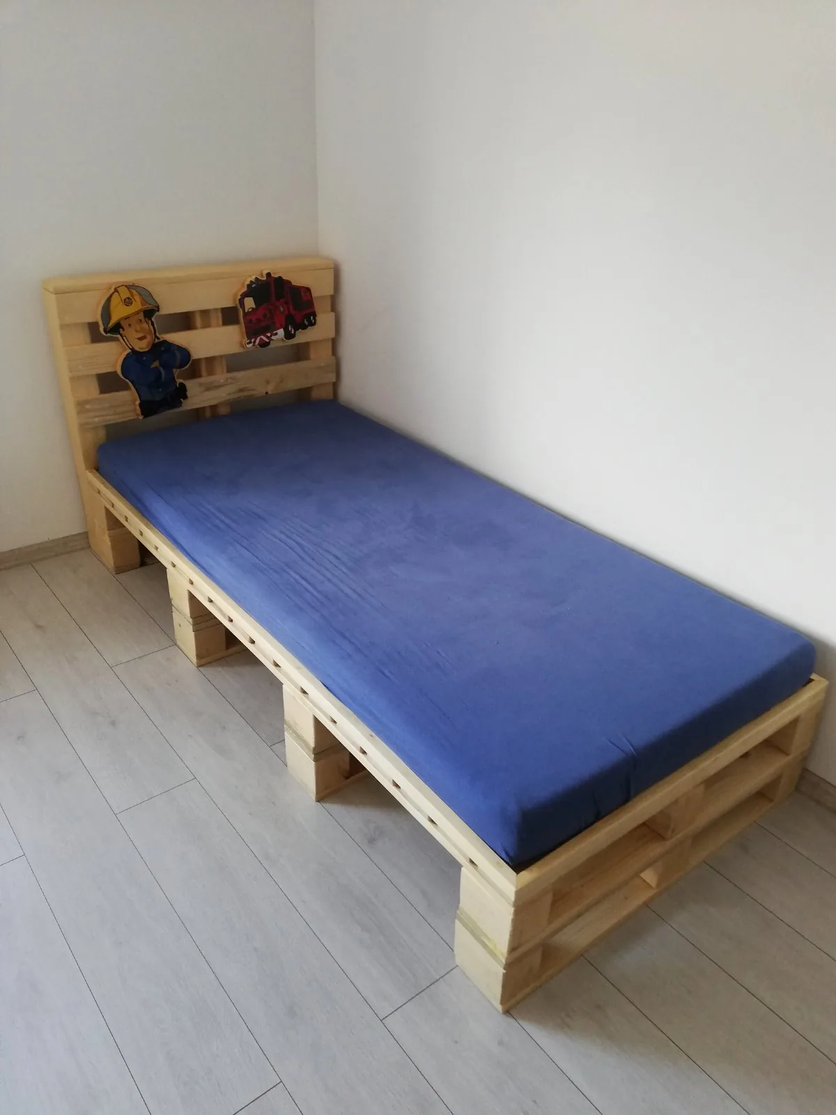 Detská posteľ z dreva