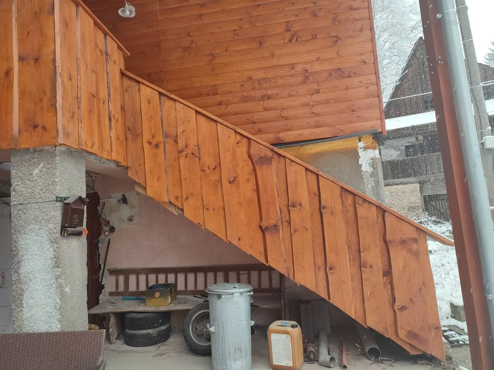 Drevené schodisko a obklad